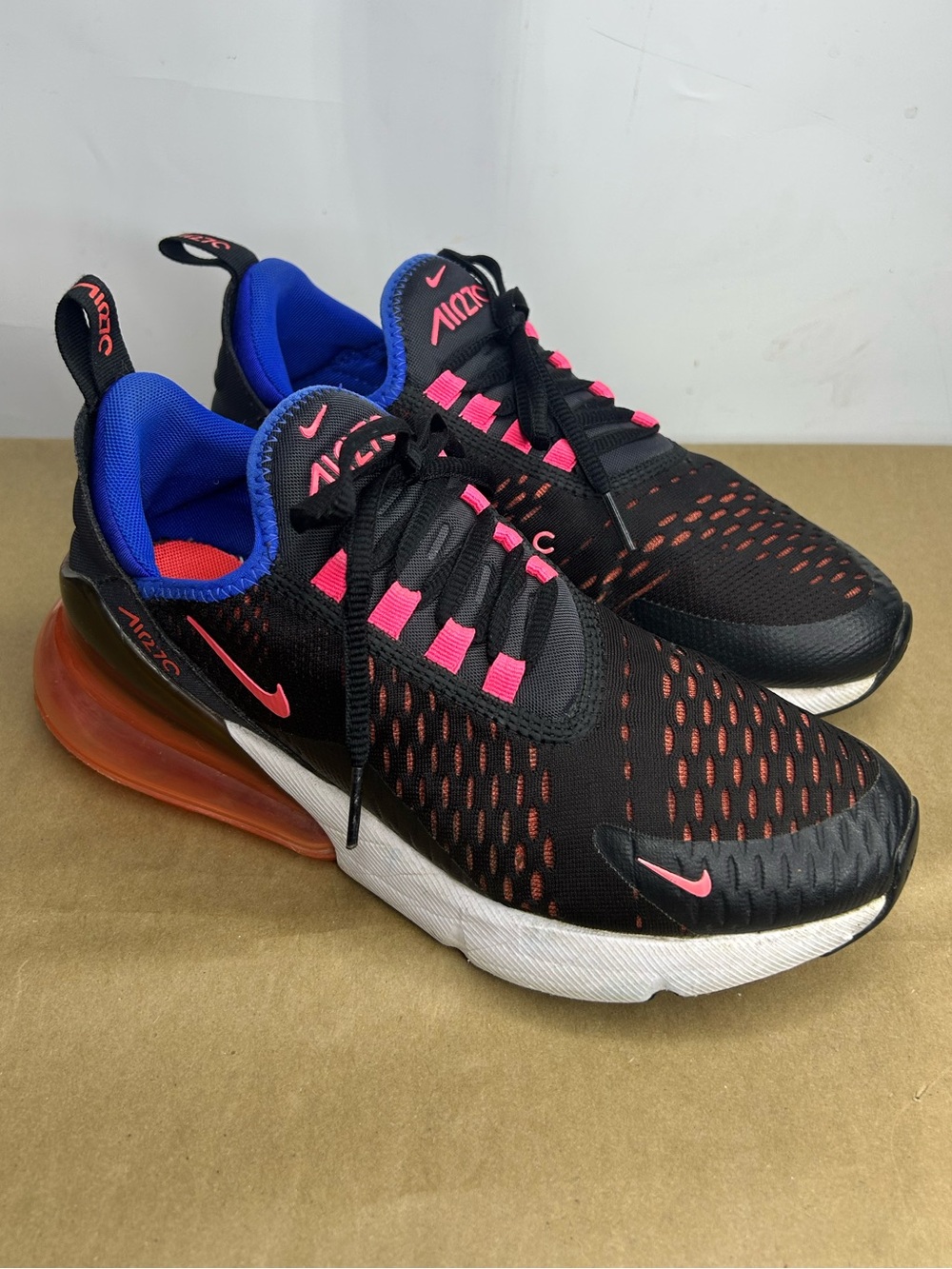 Nike Women’s Air Max 270 Size 9 Black Bright Crimson Hyper Pink Racer Blue
